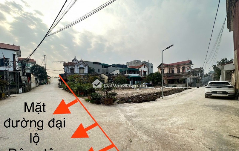 Bán đất nền Văn Giang 111m² tại Công Luận 2, đất đô thị, 2 mặt đường, trung tâm thị trấn